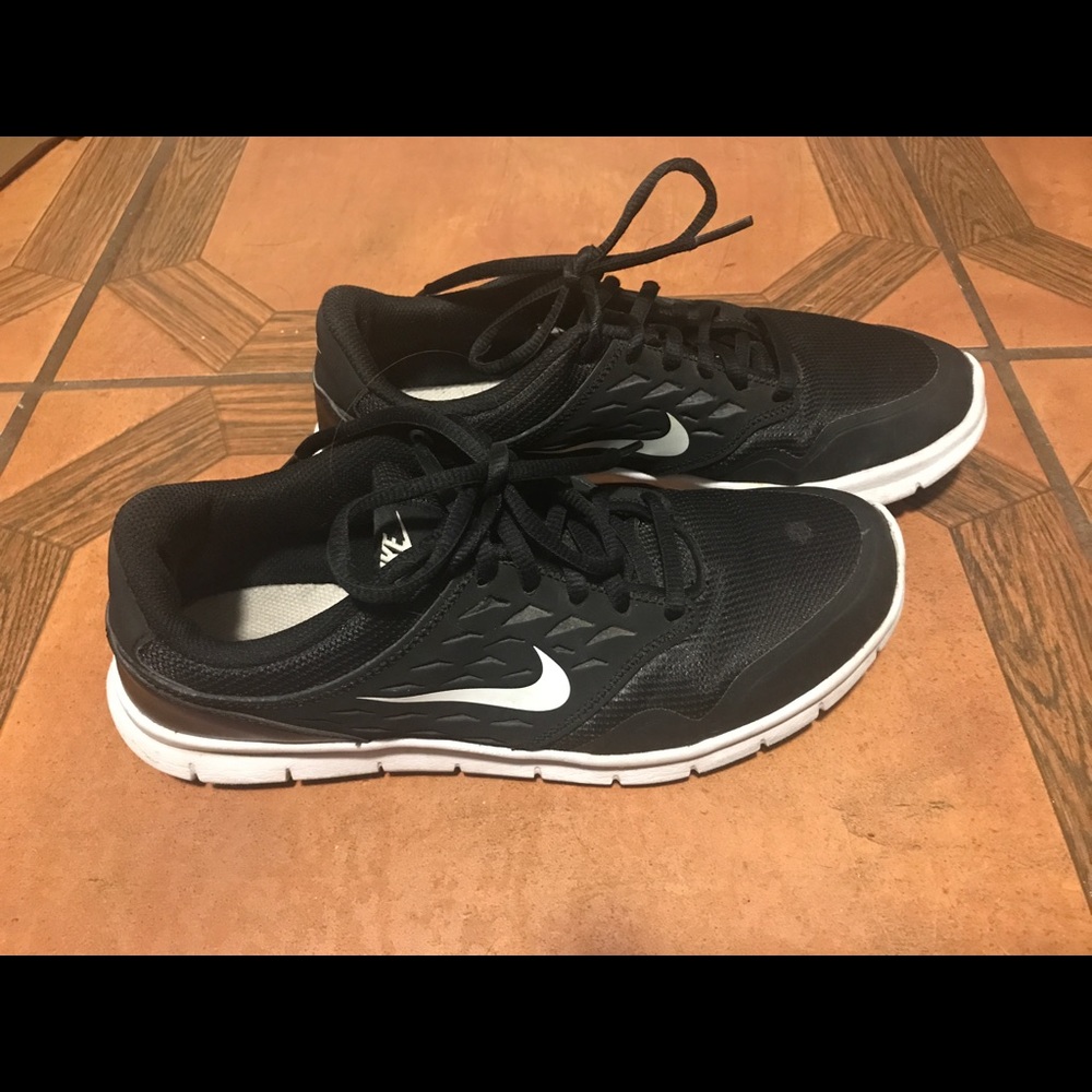 Black nike shoes